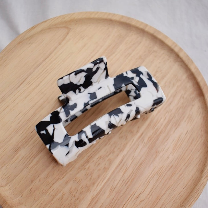 Black/White Tortoise Clip