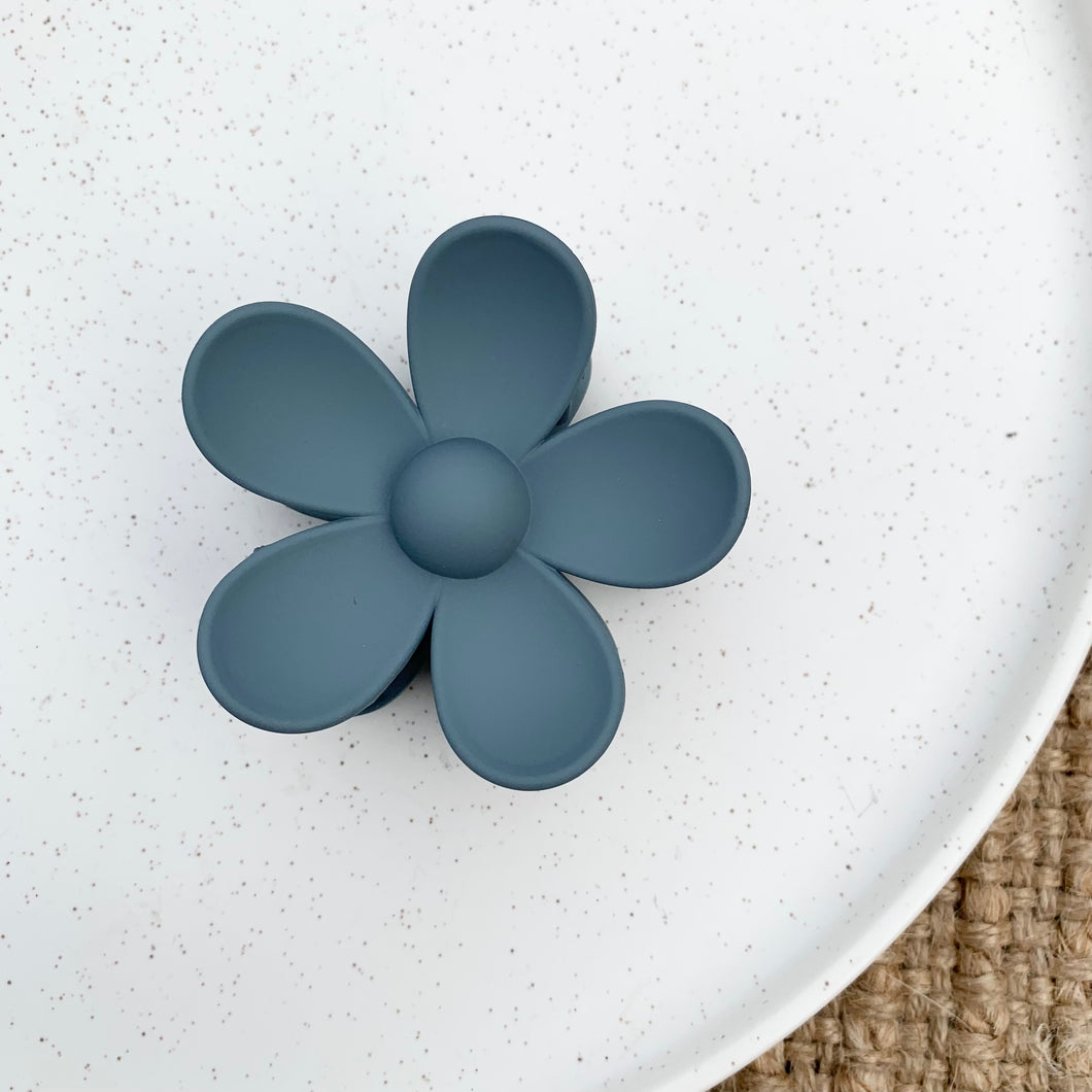 Storm Grey Daisy Clip